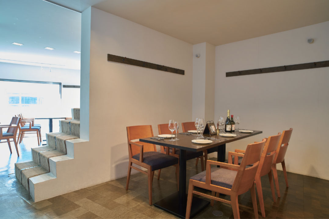 Kích thước Loa treo tường Yamaha VXS1MLB được lắp tại nhà