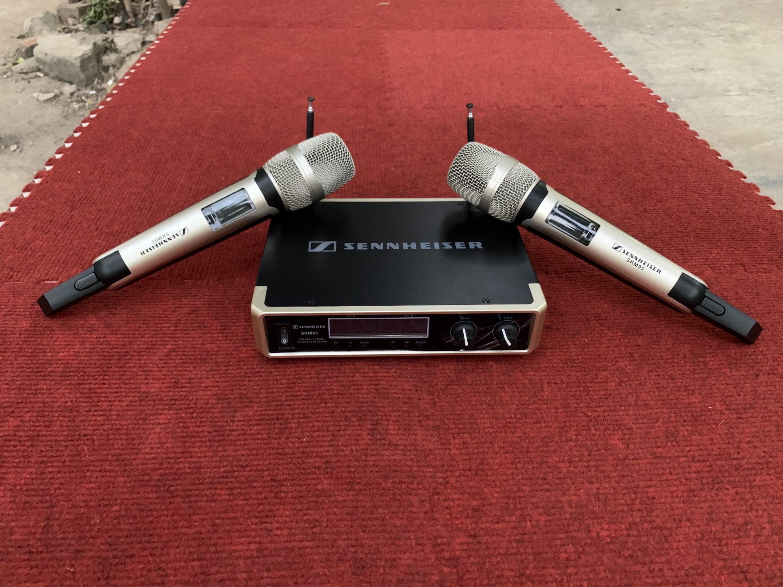 37ad2e8a4f56b608ef47-scaled-2 micro không dây Sennheiser