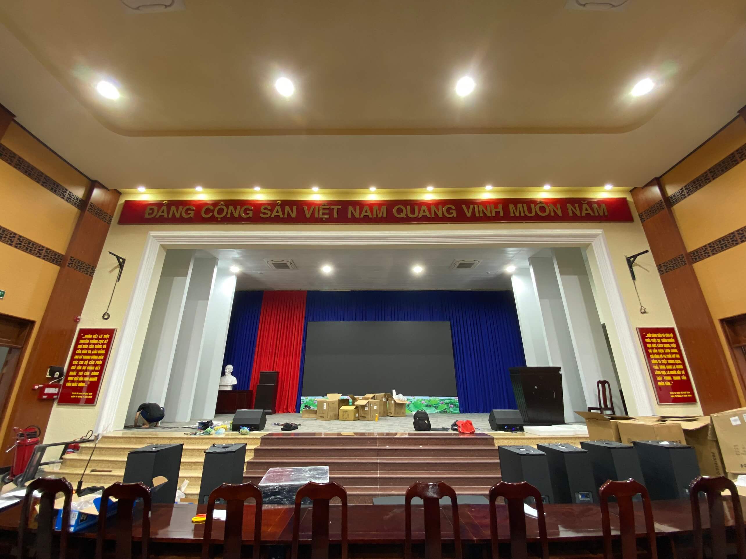 Âm thanh hội trường