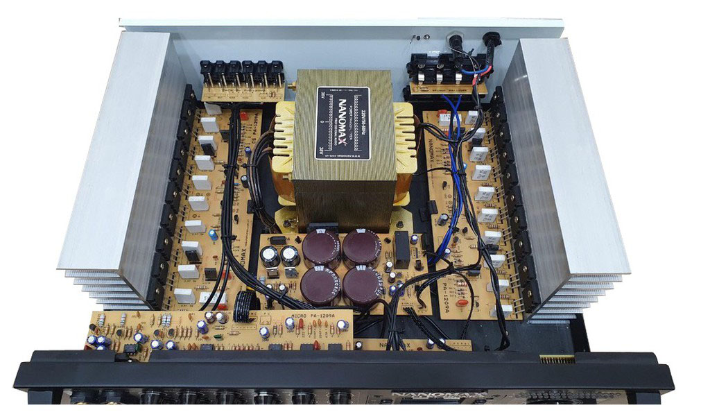 Các mạch bên trong của Amply liền vang Nanomax PA-1209A