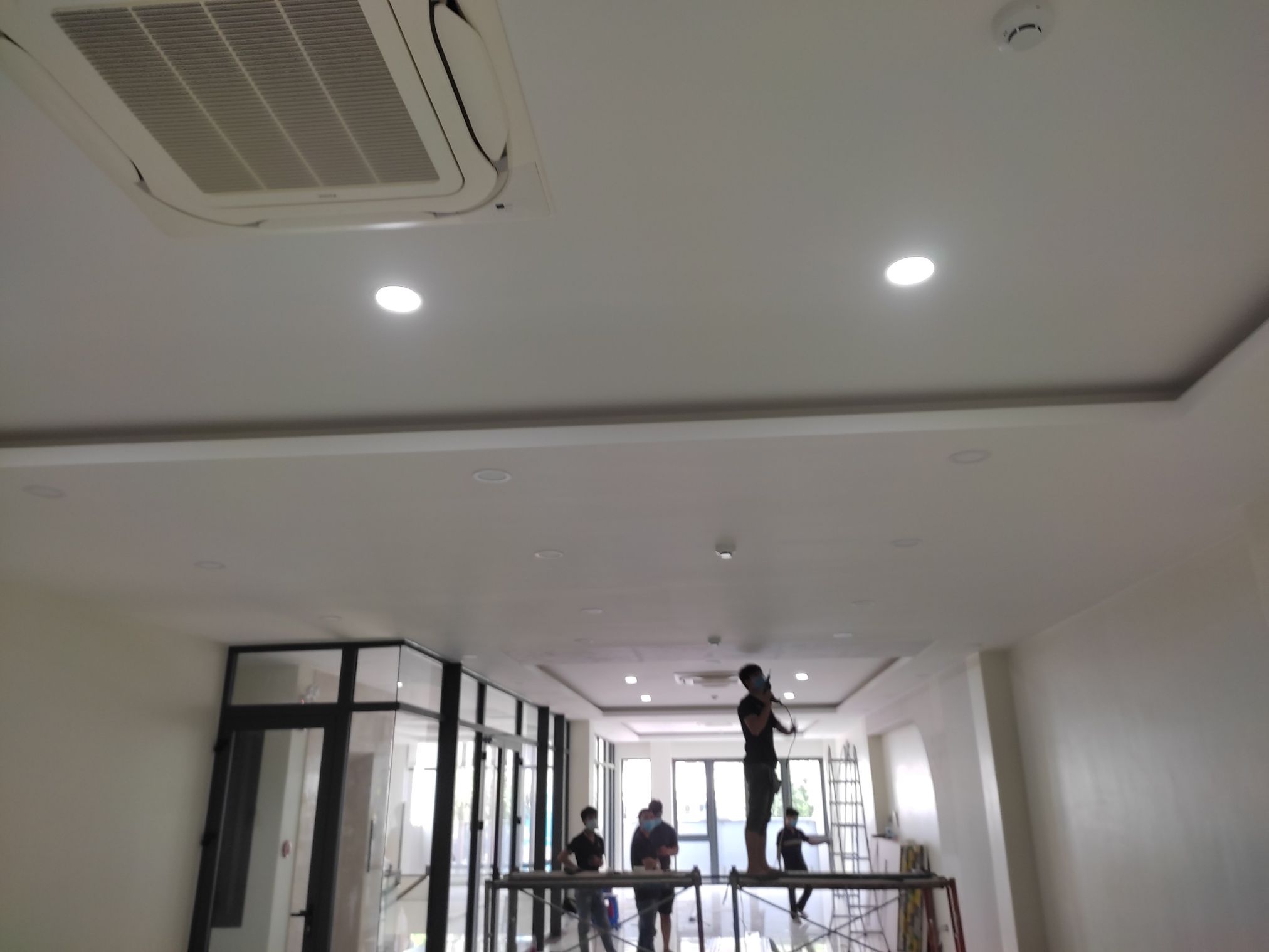 Các kĩ thuật đang thi công lắp đặt