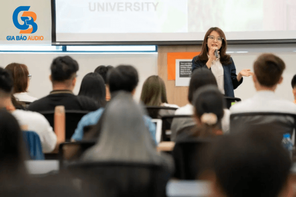 Micro không dây cầm tay tạo sự linh động