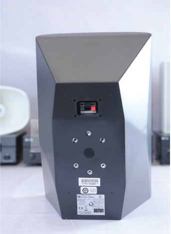 Mặt sau của Loa phân tán rộng Toa F-2000WT