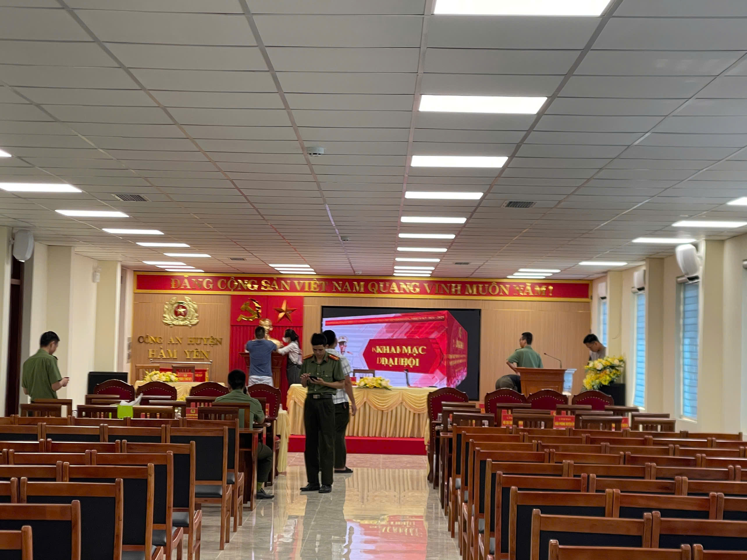 Âm thanh hội trường